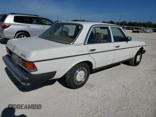 1981 Mercedes-Benz 300 D with VIN WDBAB30A6BB243942, listed as a Copart auction lot 82845224 with 103,393 mi miles and Salvage Title. Bid and sale history available at carsss.com. Image 3.