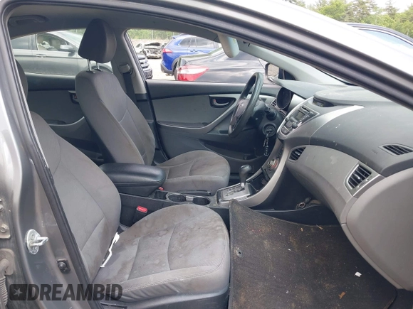 2013 Hyundai Elantra GLS z VIN 5NPDH4AE5DH449064, wystawiony jako IAAI lot #42481646 z przebiegiem 221 093 mil mil oraz . Historia ofert i sprzedaży dostępna na DreamBid. Obrazek 5.