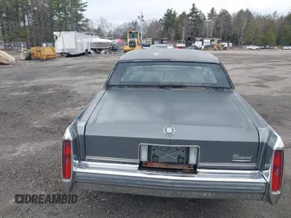 1985 Cadillac Fleetwood z VIN 1G6DW6989F9741010, wystawiony jako IAAI lot #41872467 z przebiegiem 75 417 mil mil oraz . Historia ofert i sprzedaży dostępna na DreamBid. Obrazek 13.