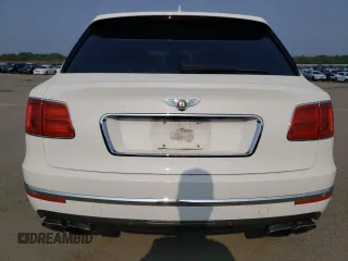2019 Bentley Bentayga V8 z VIN SJAAM2ZV4KC026896, wystawiony jako Copart lot #57332313 z przebiegiem Nie podano mil oraz . Historia ofert i sprzedaży dostępna na DreamBid. Obrazek 6.