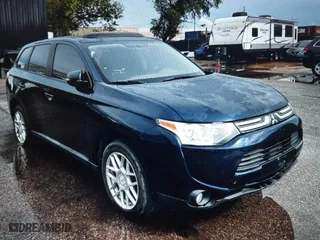 2014 Mitsubishi Outlander SE with VIN JA4AZ3A37EZ008288, listed as a IAAI auction lot 41928257 with 96,779 mi miles. Bid and sale history available at carsss.com. Image 1.