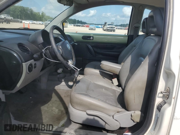 2000 Volkswagen Beetle GLS с VIN 3VWCD21C6YM423807, выставлен на аукционе Copart как лот 59986105 с пробегом 87 740 миль миль и Списание • Salvage title. История ставок и продаж доступна на DreamBid. Изображение 7.