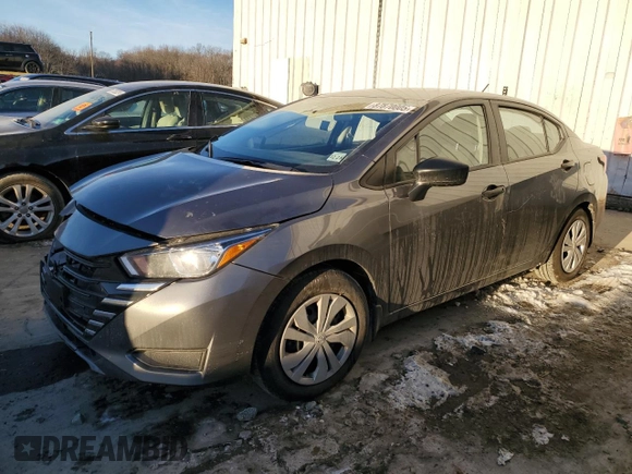2023 Nissan Versa S z VIN 3N1CN8DV4PL872667, wystawiony jako Copart lot #87870005 z przebiegiem 17 702 mil mil oraz Szkoda całkowita • Salvage title. Historia ofert i sprzedaży dostępna na DreamBid. Obrazek 1.