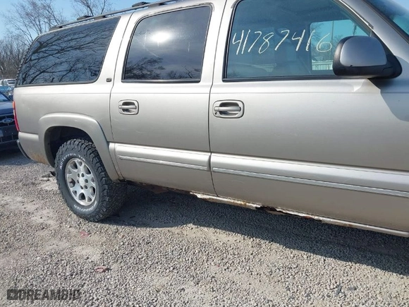 2001 Chevrolet Suburban LT with VIN 3GNFK16TX1G186467, listed as a IAAI auction lot 41787416 with 139,565 mi miles. Bid and sale history available at carsss.com. Image 6.