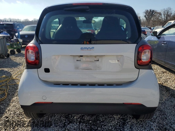 2019 Smart fortwo Pure z VIN WMEFJ9BA4KK386190, wystawiony jako Copart lot #85565094 z przebiegiem 15 531 mil mil oraz Szkody całkowita. Historia ofert i sprzedaży dostępna na DreamBid. Obrazek 6.