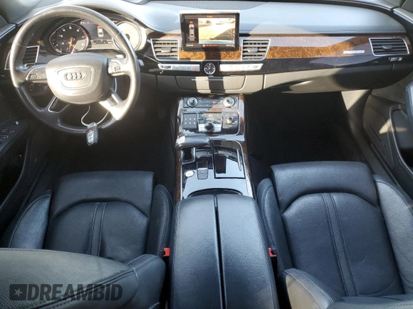 2017 Audi A8 z VIN WAU44AFD0HN010187, wystawiony jako Copart lot #54186365 z przebiegiem 78 095 mil mil oraz Szkody całkowita. Historia ofert i sprzedaży dostępna na DreamBid. Obrazek 8.