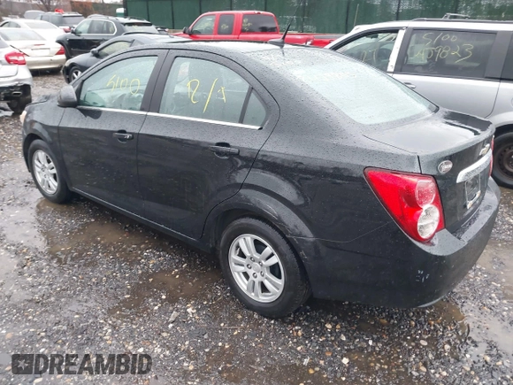2012 Chevrolet Sonic LT z VIN 1G1JC5SH2C4201478, wystawiony jako IAAI lot #40933718 z przebiegiem 140 077 mil mil oraz . Historia ofert i sprzedaży dostępna na DreamBid. Obrazek 3.