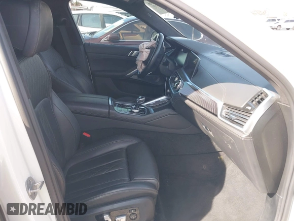 2022 BMW X6 M50i z VIN 5UXCY8C01N9J14882, wystawiony jako IAAI lot #41856966 z przebiegiem 22 893 mil mil oraz . Historia ofert i sprzedaży dostępna na DreamBid. Obrazek 5.