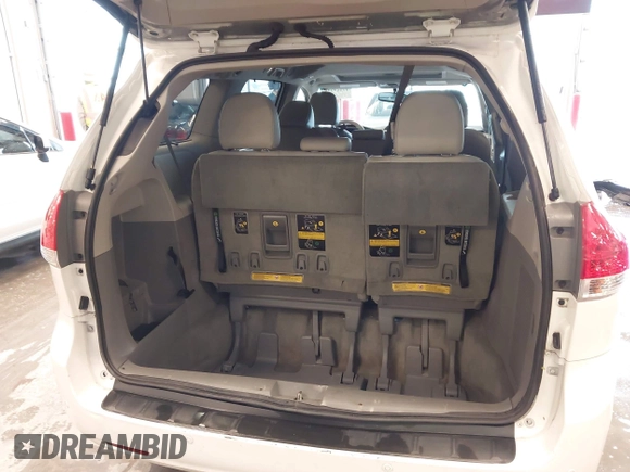 2014 Toyota Sienna XLE with VIN 5TDYK3DC5ES508021, listed as a IAAI auction lot 41963128 with 162,578 mi miles. Bid and sale history available at carsss.com. Image 18.