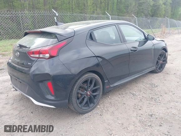 2019 Hyundai Veloster Turbo z VIN KMHTH6AB3KU020159, wystawiony jako IAAI lot #41954737 z przebiegiem 152 070 mil mil oraz . Historia ofert i sprzedaży dostępna na DreamBid. Obrazek 4.