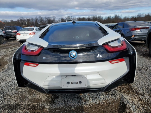 2016 BMW i8 z VIN WBY2Z2C52GV675006, wystawiony jako Copart lot #84521024 z przebiegiem 65 822 mil mil oraz Szkoda całkowita • Salvage title. Historia ofert i sprzedaży dostępna na DreamBid. Obrazek 6.
