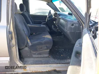 2000 Chevrolet Silverado 1500 LS with VIN 2GCEK19T6Y1352454, listed as a IAAI auction lot 41464394 with 207,109 mi miles. Bid and sale history available at carsss.com. Image 5.