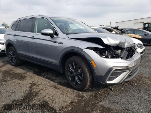 2024 Volkswagen Tiguan SE with VIN 3VVMB7AXXRM074795, listed as a Copart auction lot 58084575 with 17,852 mi miles and Salvage title. Bid and sale history available at DreamBid. Image 4.
