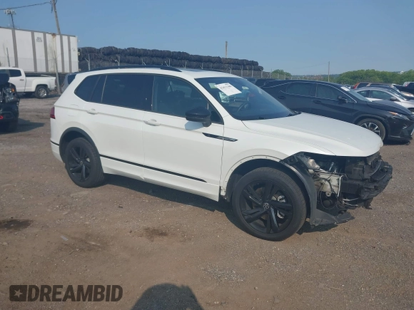 2023 Volkswagen Tiguan SE R-Line Black z VIN 3VV8B7AX9PM055640, wystawiony jako IAAI lot #42411380 z przebiegiem 68 922 mil mil oraz . Historia ofert i sprzedaży dostępna na DreamBid. Obrazek 1.