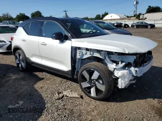 2024 Volvo XC40 Plus z VIN YV4ER3XL8R2244524, wystawiony jako Copart lot #67771074 z przebiegiem 1 357 mil mil oraz Czysty tytuł • Clean title. Historia ofert i sprzedaży dostępna na DreamBid. Obrazek 4.