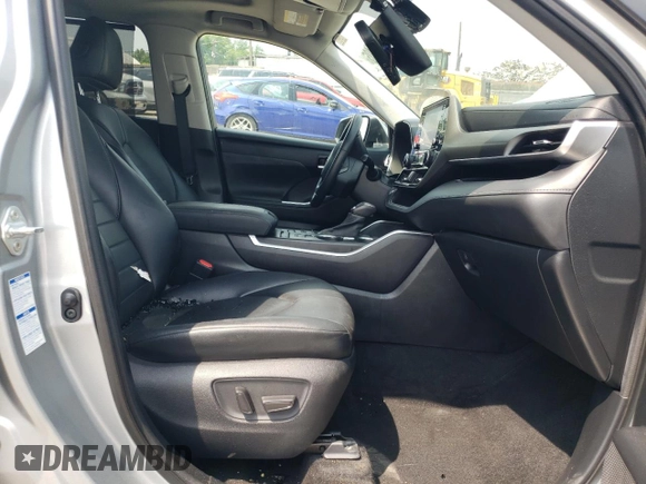 2021 Toyota Highlander XLE with VIN 5TDGZRBH3MS113004, listed as a Copart auction lot 59550405 with Not provided miles and Salvage title. Bid and sale history available at DreamBid. Image 7.