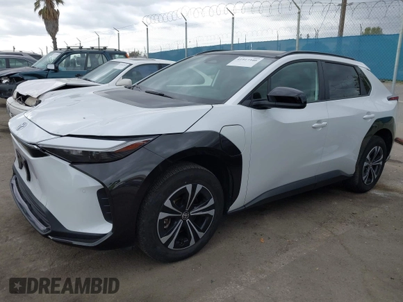 2023 Toyota bZ4X XLE z VIN JTMAAAAA1PA025511, wystawiony jako IAAI lot #41917340 z przebiegiem 17 460 mil mil oraz . Historia ofert i sprzedaży dostępna na DreamBid. Obrazek 19.