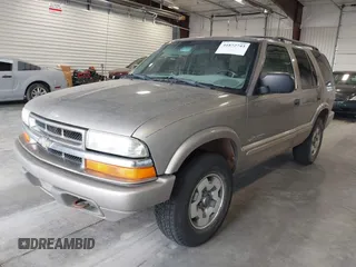 2002 Chevrolet Blazer LS z VIN 1GNDT13WX2K182268, wystawiony jako IAAI lot #41872743 z przebiegiem 135 008 mil mil oraz . Historia ofert i sprzedaży dostępna na DreamBid. Obrazek 19.