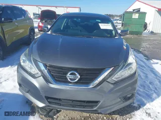 2018 Nissan Altima 2.5 SV with VIN 1N4AL3AP3JC101063, listed as a IAAI auction lot 41381019 with 198,695 mi miles. Bid and sale history available at carsss.com. Image 12.