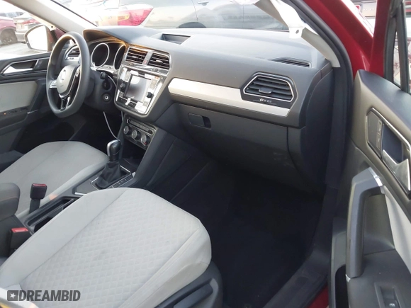 2018 Volkswagen Tiguan S with VIN 3VV1B7AX9JM068218, listed as a IAAI auction lot 41297391 with 41,143 mi miles. Bid and sale history available at carsss.com. Image 5.