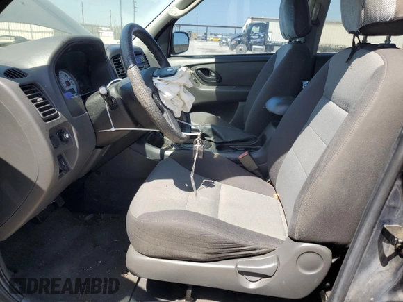 2005 Ford Escape XLS Value with VIN 1FMYU02Z75KB20193, listed as a Copart auction lot 52898665 with 121,166 mi miles and Salvage Title. Bid and sale history available at carsss.com. Image 7.