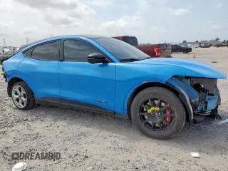 2022 Ford Mustang Mach-E GT z VIN 3FMTK4SX7NMA59975, wystawiony jako Copart lot #57422535 z przebiegiem 44 564 mil mil oraz Szkoda całkowita • Salvage title. Historia ofert i sprzedaży dostępna na DreamBid. Obrazek 4.