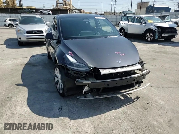 2024 Tesla Model Y Long Range z VIN 7SAYGDEE0RF024326, wystawiony jako Copart lot #52149675 z przebiegiem 34 503 mil mil oraz Szkoda całkowita • Salvage title. Historia ofert i sprzedaży dostępna na DreamBid. Obrazek 12.