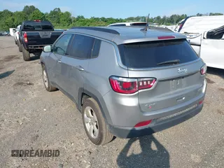 2018 Jeep Compass Latitude with VIN 3C4NJDBB6JT200846, listed as a IAAI auction lot 42777847 with 170,481 mi miles and . Bid and sale history available at DreamBid. Image 3.
