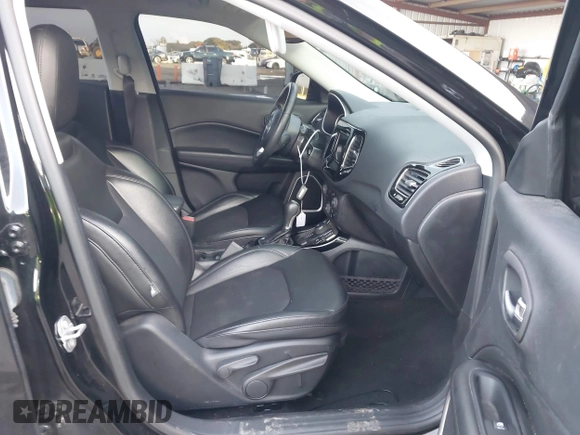 2019 Jeep Compass Latitude z VIN 3C4NJDBB7KT595637, wystawiony jako IAAI lot #41147396 z przebiegiem 107 208 mil mil oraz . Historia ofert i sprzedaży dostępna na DreamBid. Obrazek 5.