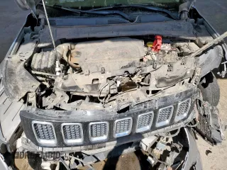 2020 Jeep Compass Sport z VIN 3C4NJDAB4LT174073, wystawiony jako Copart lot #61958075 z przebiegiem 105 000 mil mil oraz Szkoda całkowita • Salvage title. Historia ofert i sprzedaży dostępna na DreamBid. Obrazek 12.