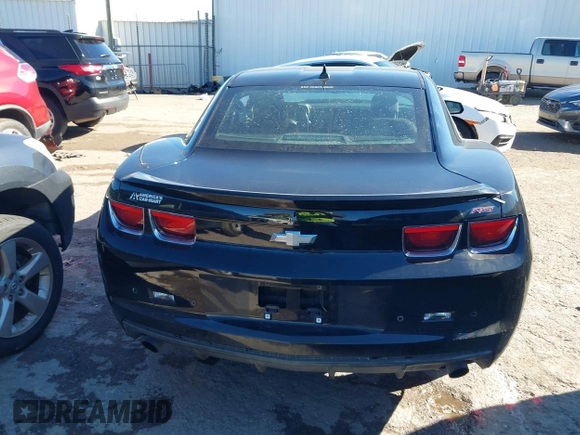 2011 Chevrolet Camaro 1LT z VIN 2G1FB1ED0B9195699, wystawiony jako IAAI lot #40918417 z przebiegiem 105 843 mil mil oraz . Historia ofert i sprzedaży dostępna na DreamBid. Obrazek 16.