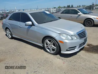 2013 Mercedes-Benz E 350 Luxury z VIN WDDHF5KB3DA687638, wystawiony jako IAAI lot #42565554 z przebiegiem 183 812 mil mil oraz . Historia ofert i sprzedaży dostępna na DreamBid. Obrazek 1.