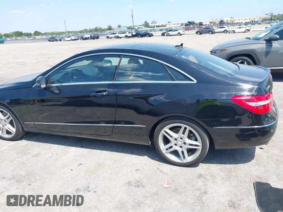 2013 Mercedes-Benz E-Class E 350 with VIN WDDKJ5KB1DF212769, listed as a IAAI auction lot 42064928 with 62,500 mi miles. Bid and sale history available at carsss.com. Image 15.