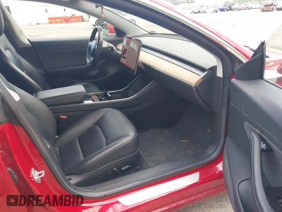 2018 Tesla Model 3 Long Range Battery z VIN 5YJ3E1EA9JF025942, wystawiony jako IAAI lot #42122703 z przebiegiem 84 453 mil mil oraz . Historia ofert i sprzedaży dostępna na DreamBid. Obrazek 5.