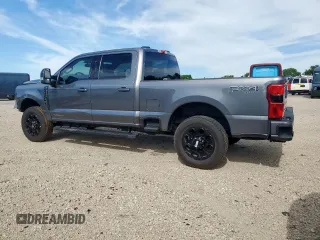 2024 Ford F-250 XL z VIN 1FT8W2BT3REC26683, wystawiony jako Copart lot #57856105 z przebiegiem 34 733 mil mil oraz Szkody całkowita. Historia ofert i sprzedaży dostępna na DreamBid. Obrazek 2.
