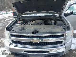 2009 Chevrolet Silverado 1500 LT with VIN 2GCEK29J091115058, listed as a IAAI auction lot 41527034 with 197,350 mi miles. Bid and sale history available at carsss.com. Image 10.