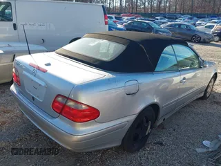 2001 Mercedes-Benz CLK 3.2L with VIN WDBLK65G41T070258, listed as a IAAI auction lot 41292179 with 132,471 mi miles. Bid and sale history available at carsss.com. Image 4.