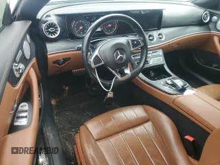 2018 Mercedes-Benz E 400 z VIN WDD1K6FB7JF053907, wystawiony jako Copart lot #49789705 z przebiegiem 67 807 mil mil oraz Czysty tytuł • Clean title. Historia ofert i sprzedaży dostępna na DreamBid. Obrazek 8.