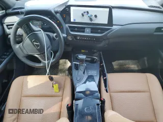 2024 Lexus UX 250h Premium z VIN JTHP9JBHXR2074961, wystawiony jako Copart lot #59655015 z przebiegiem 8 340 mil mil oraz Szkoda całkowita • Salvage title. Historia ofert i sprzedaży dostępna na DreamBid. Obrazek 8.