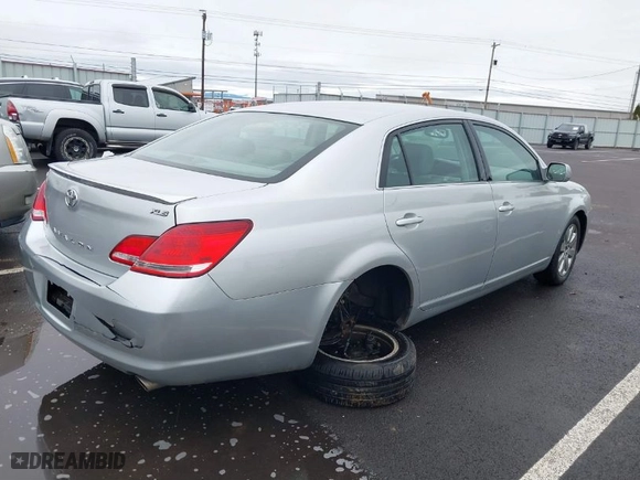2005 Toyota Avalon XL with VIN 4T1BK36B85U027746, listed as a IAAI auction lot 41609354 with 183,844 mi miles. Bid and sale history available at carsss.com. Image 4.