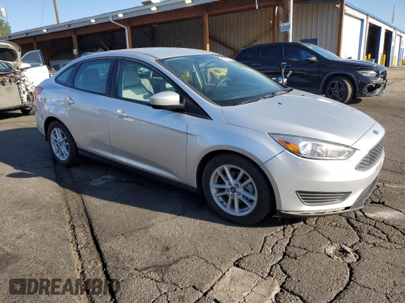 2018 Ford Focus SE z VIN 1FADP3F26JL278091, wystawiony jako Copart lot #63879875 z przebiegiem 81 984 mil mil oraz Czysty tytuł • Clean title. Historia ofert i sprzedaży dostępna na DreamBid. Obrazek 4.