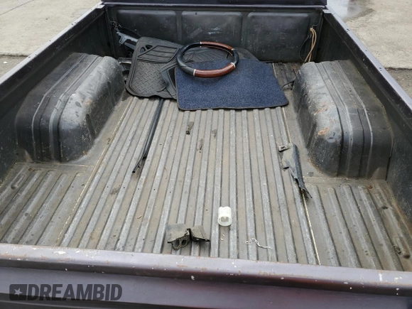 1988 Toyota Pickup z VIN JT4RN50R1J5149025, wystawiony jako Copart lot #41651215 z przebiegiem 263 997 mil mil oraz Szkoda całkowita • Salvage title. Historia ofert i sprzedaży dostępna na DreamBid. Obrazek 10.