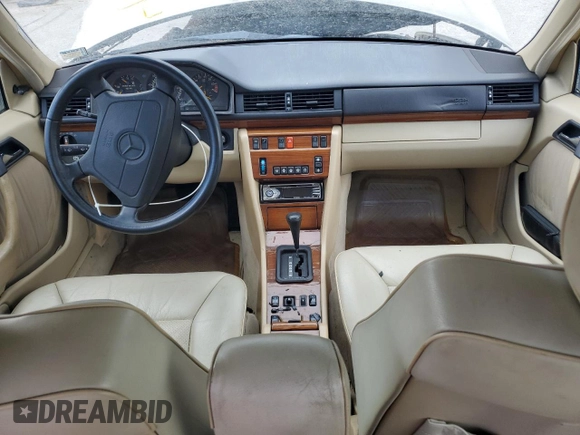 1992 Mercedes-Benz 300 with VIN WDBEA30E0NB570638, listed as a Copart auction lot 52357325 with 122,782 mi miles and Clean Title. Bid and sale history available at DreamBid. Image 8.