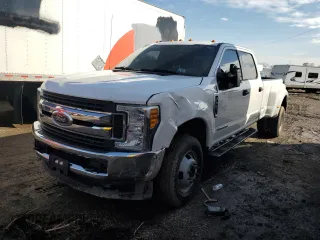 2017 Ford F-350 Lariat z VIN 1FT8W3DT0HED69284, wystawiony jako Copart lot #53692775 z przebiegiem 136 191 mil mil oraz Szkoda całkowita • Salvage title. Historia ofert i sprzedaży dostępna na DreamBid. Obrazek 1.