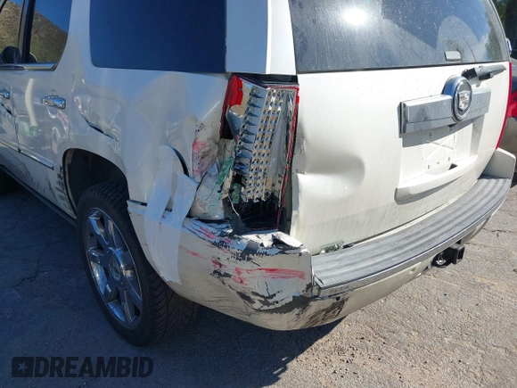 2008 Cadillac Escalade with VIN 1GYEC63898R211751, listed as a IAAI auction lot 41629711 with 126,899 mi miles. Bid and sale history available at carsss.com. Image 6.