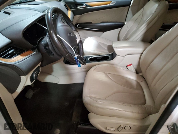 2019 Lincoln MKC Select z VIN 5LMCJ2D9XKUL26052, wystawiony jako Copart lot #54118395 z przebiegiem 66 335 mil mil oraz Szkoda całkowita • Salvage title. Historia ofert i sprzedaży dostępna na DreamBid. Obrazek 7.