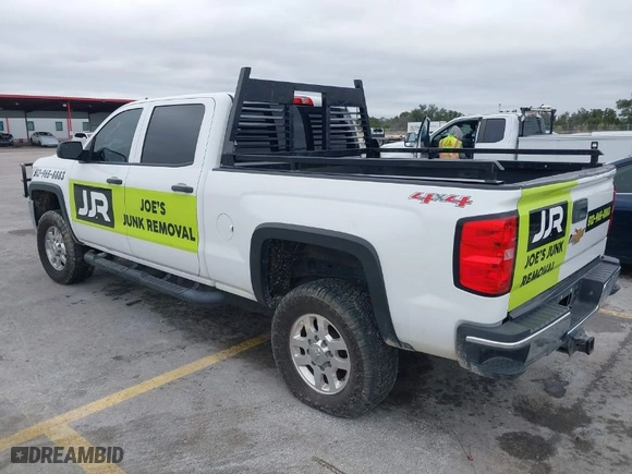 2015 Chevrolet Silverado 2500HD LT with VIN 1GC1KVEGXFF133842, listed as a IAAI auction lot 41572202 with 266,016 mi miles. Bid and sale history available at carsss.com. Image 3.
