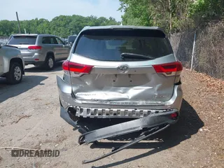 2018 Toyota Highlander SE z VIN 5TDJZRFH8JS526290, wystawiony jako IAAI lot #42393316 z przebiegiem 69 650 mil mil oraz . Historia ofert i sprzedaży dostępna na DreamBid. Obrazek 16.