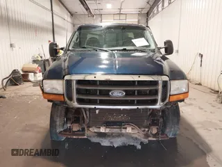 2001 Ford Super Duty F-250 XL with VIN 1FTNW21FX1EC34184, listed as a IAAI auction lot 40381913 with 230,400 mi miles. Bid and sale history available at carsss.com. Image 11.