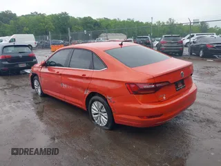 2019 Volkswagen Jetta S z VIN 3VWCB7BU8KM232522, wystawiony jako IAAI lot #42256559 z przebiegiem 118 141 mil mil oraz . Historia ofert i sprzedaży dostępna na DreamBid. Obrazek 3.